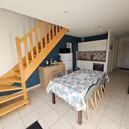 Maison Pres De La *